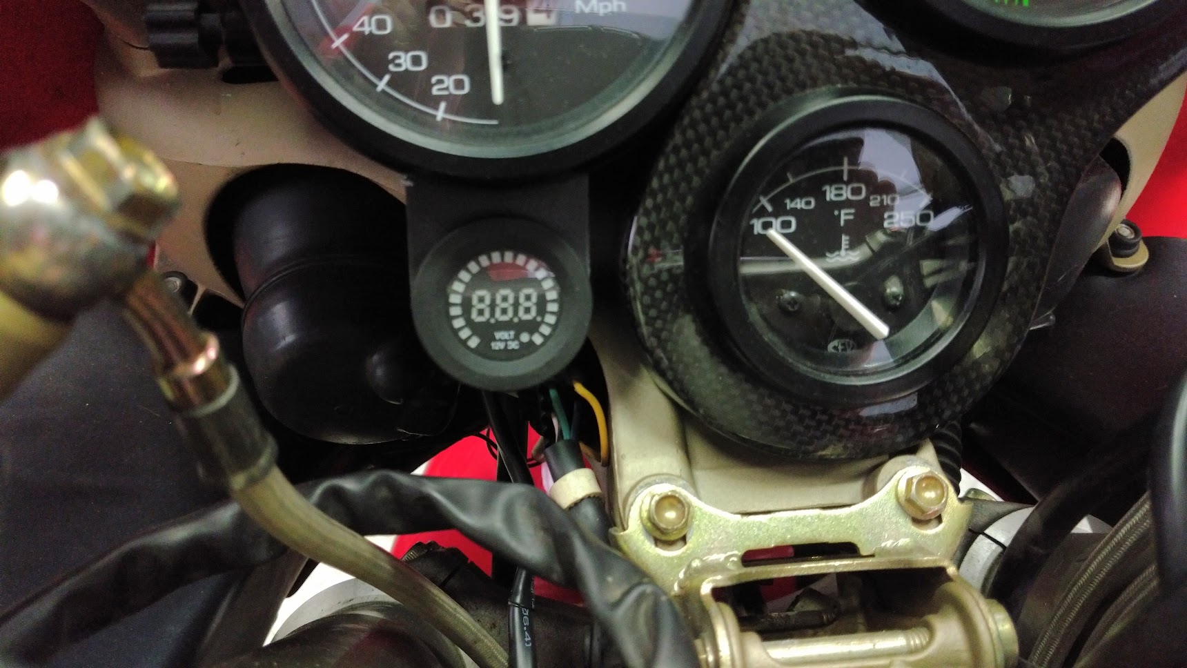 Ducati 916 Voltmetre Montaj Parçası görsel 2