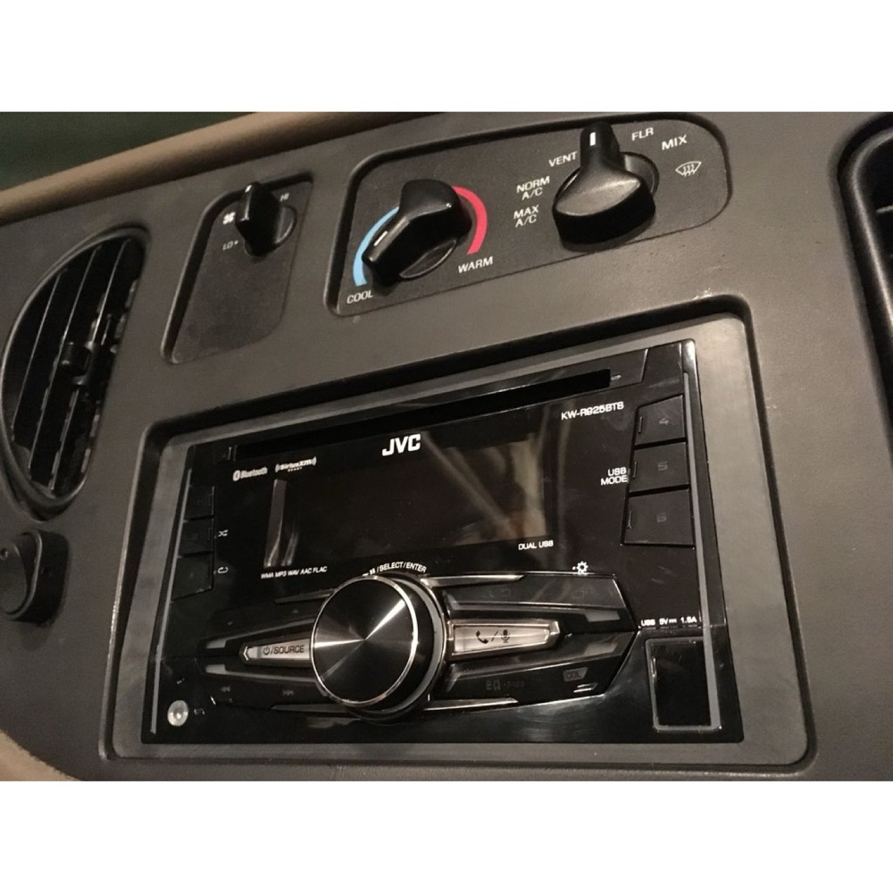 Ford Econoline (1995-2010) Radyo Montaj Kiti