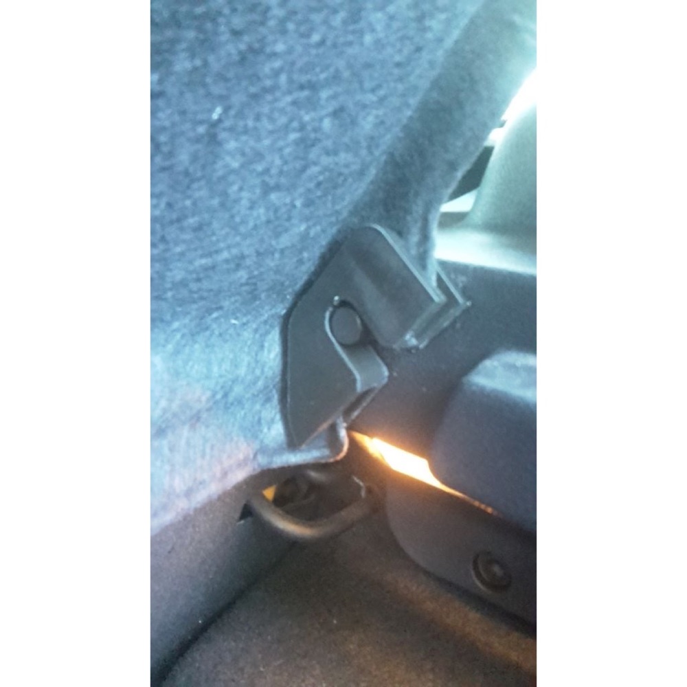 Ford Focus Bagaj Perdesi Braket Klipsi görsel 3