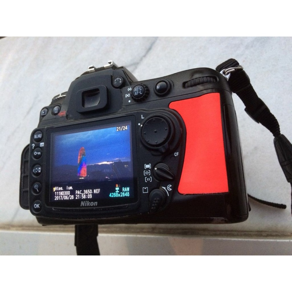 Nikon D300 Sağ Arka Tutuş Parçası görsel 2