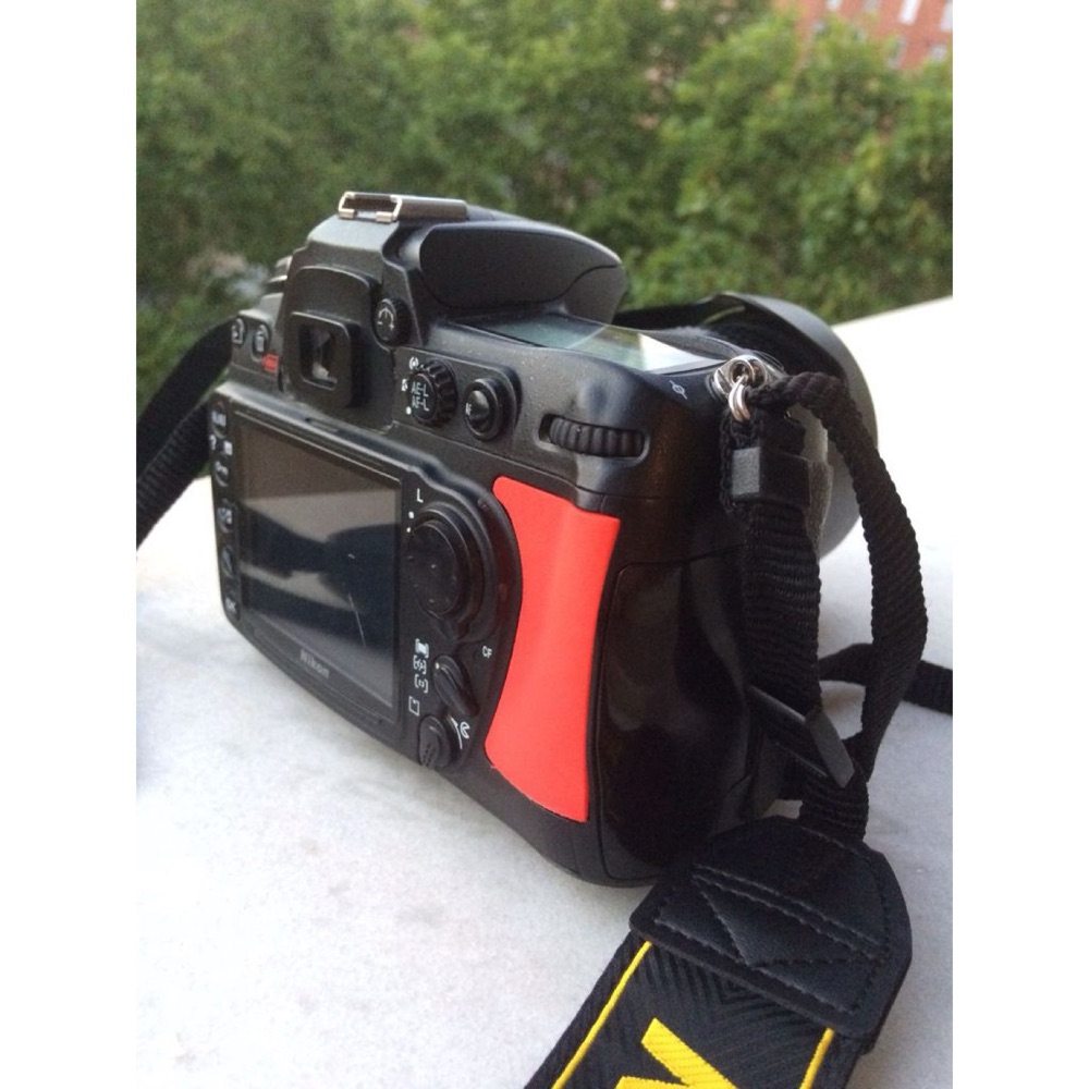Nikon D300 Sağ Arka Tutuş Parçası görsel 3