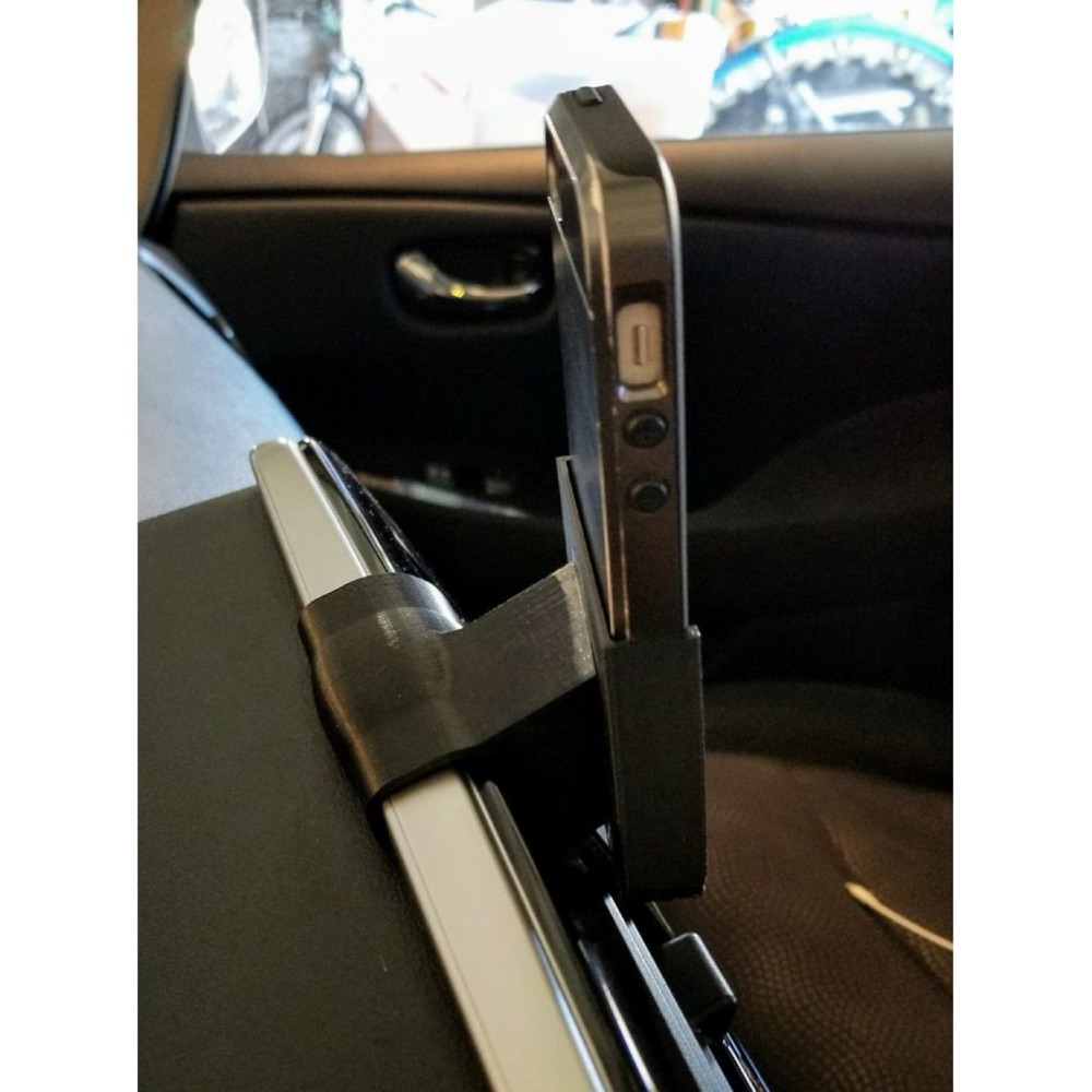 Nissan Leaf iPhone SE tutucu görsel 2