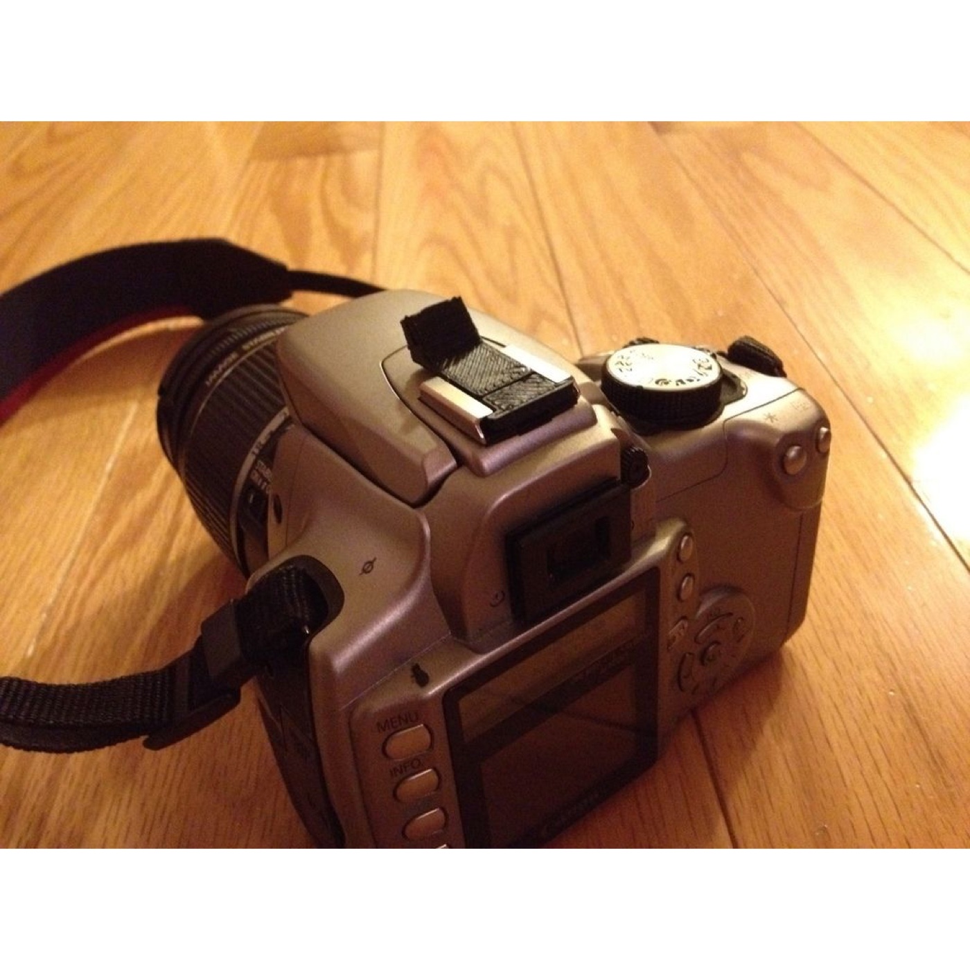 Canon EOS Rebel XT için Hotshoe Difüzör Klipsi görsel 2