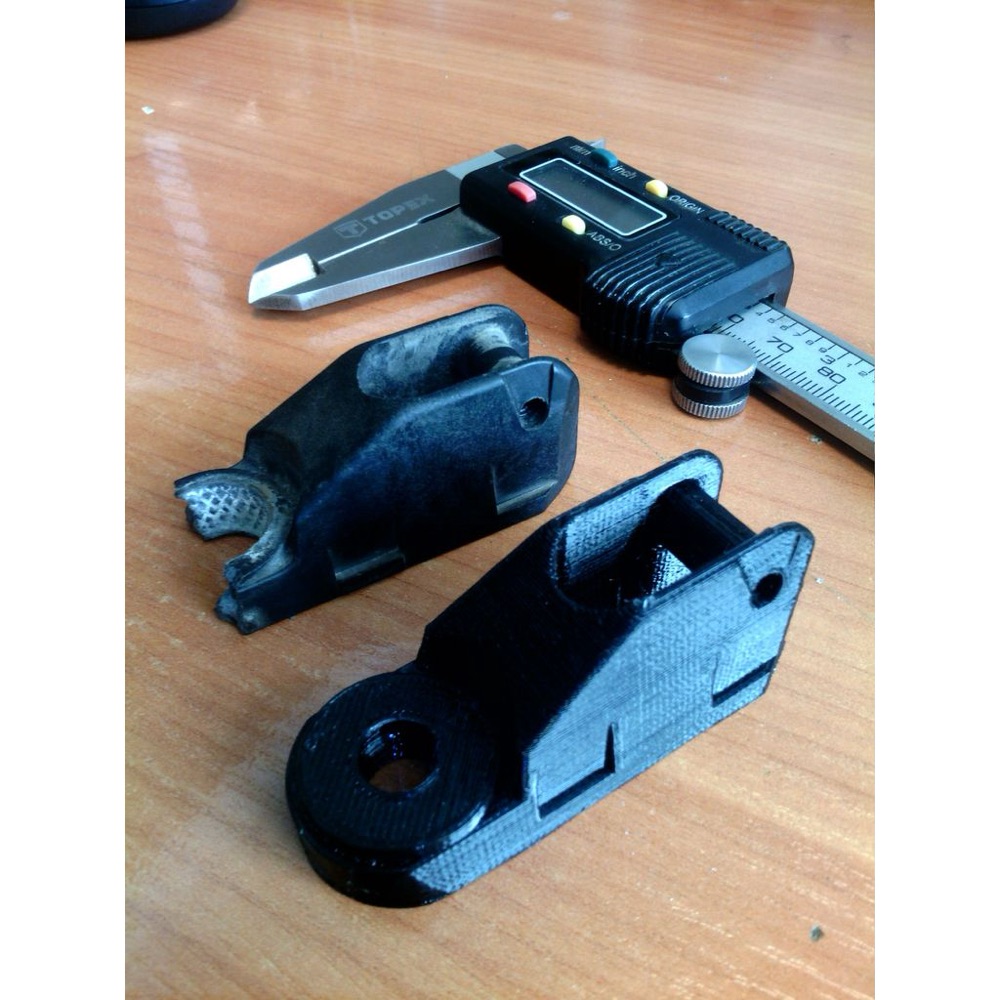 Peugeot Arka Silecek Kolu Tabanı