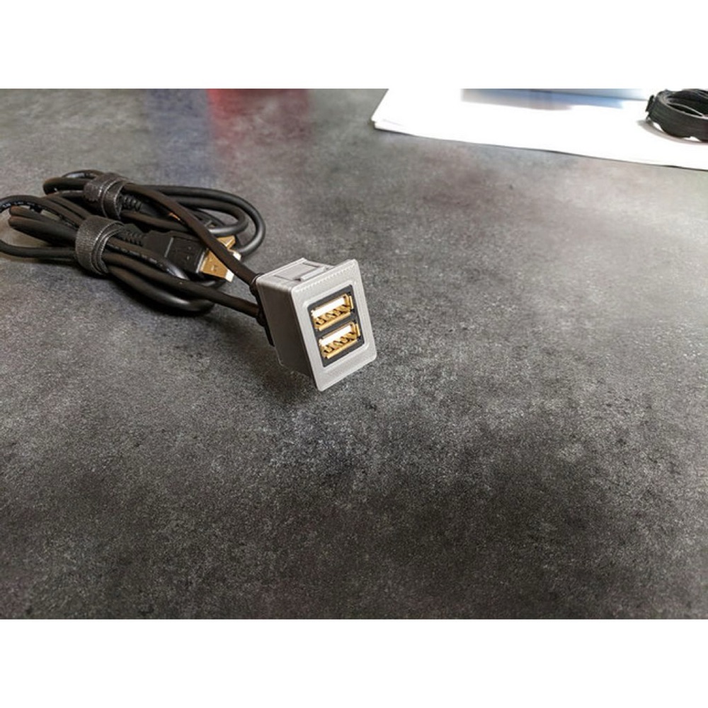 Mazda Miata NC Bose USB Giriş Yuvası