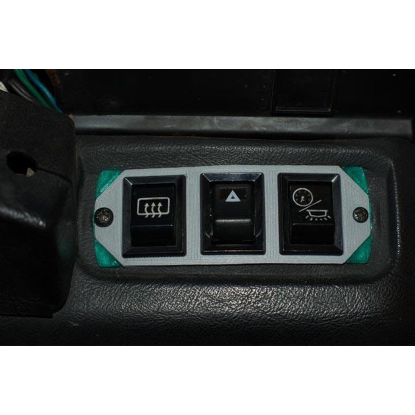 Land Rover Defender Gösterge Paneli Anahtar Çerçevesi (3 Anahtarlı)