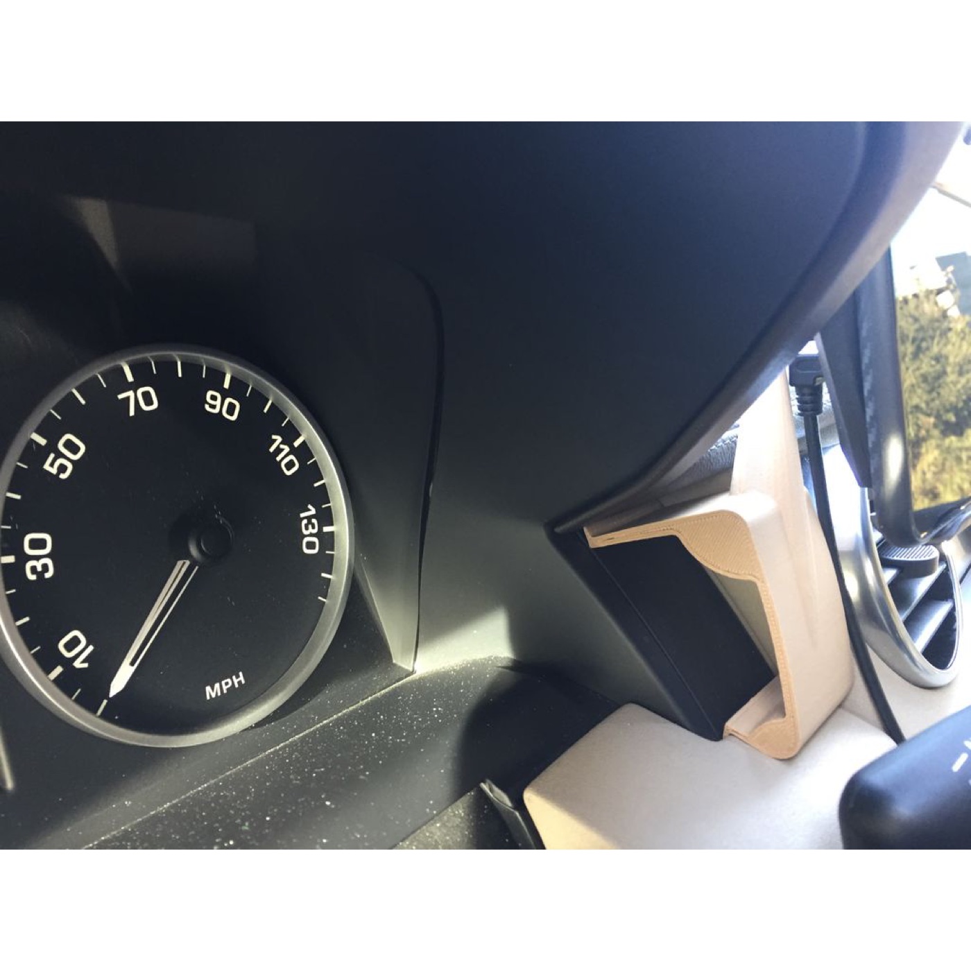 Land Rover LR4 Top Mafsallı Telefon Tutucu (Kablosuz Şarjlı) görsel 4