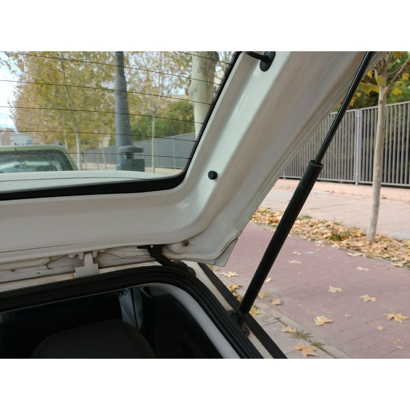 Seat Ibiza Bagaj Kapağı Klipsi