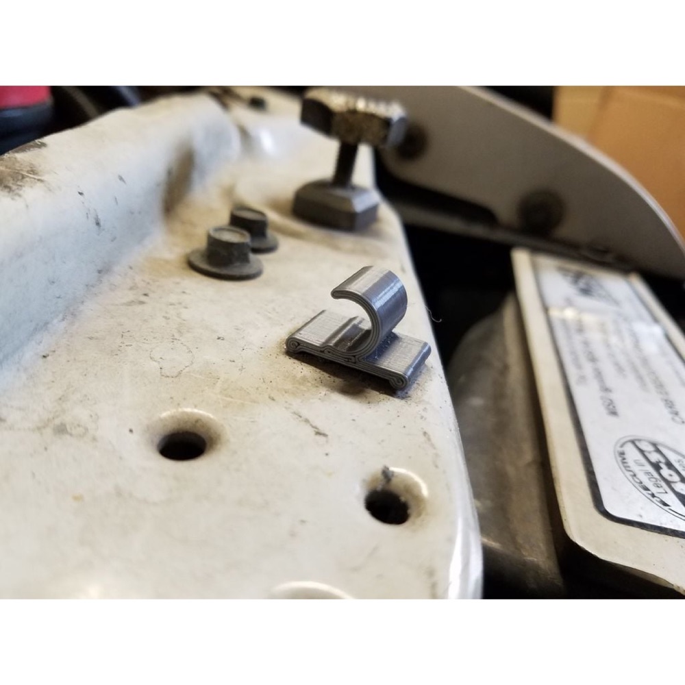 Ford Mustang kaput destek klipsi