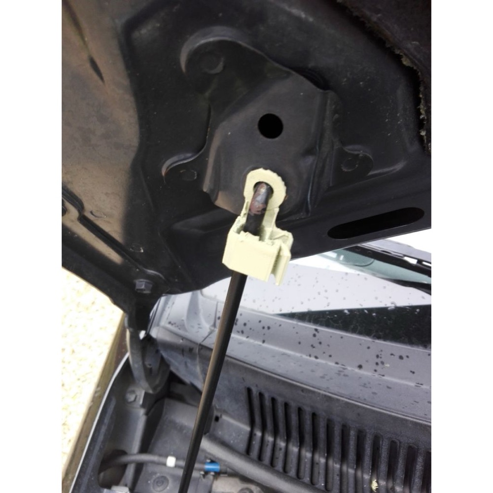 Suzuki Alto Kaput Çubuğu Tutucusu görsel 3