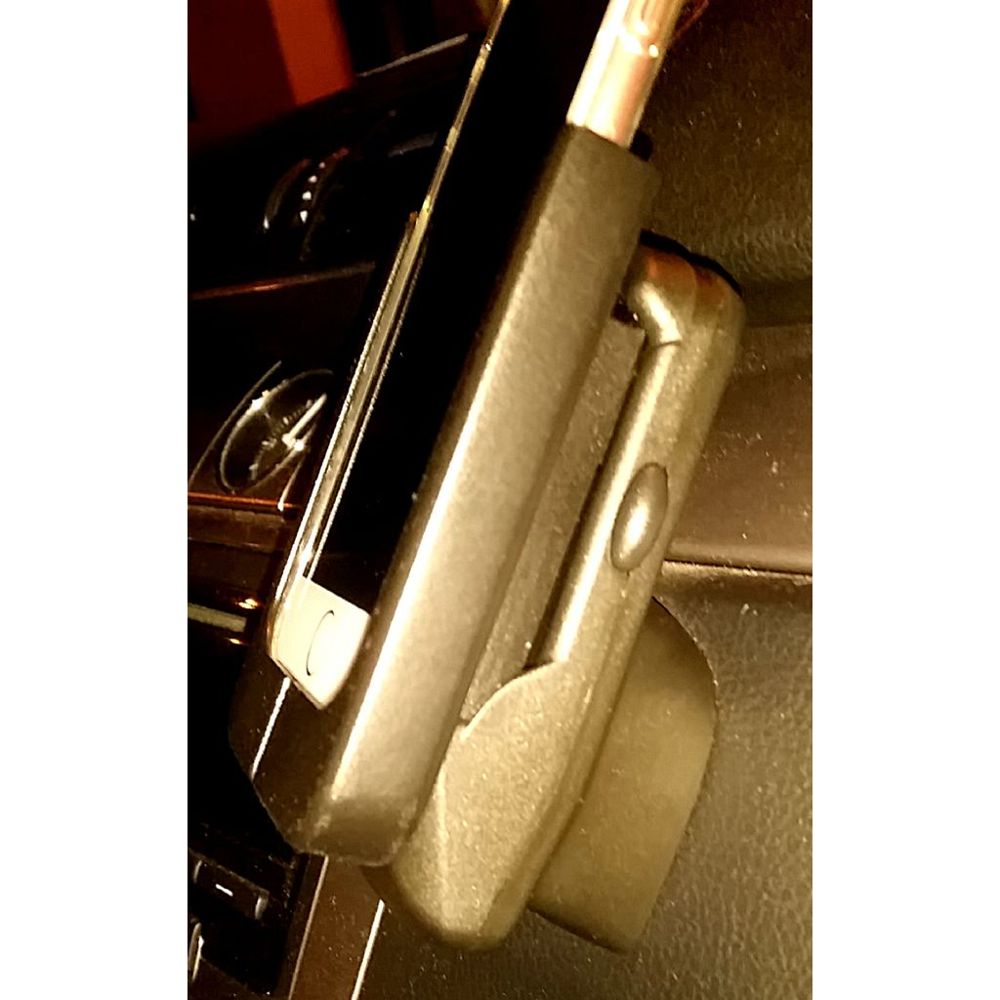 VW Passat Telefon Tutucu Taban Plakası görsel 3