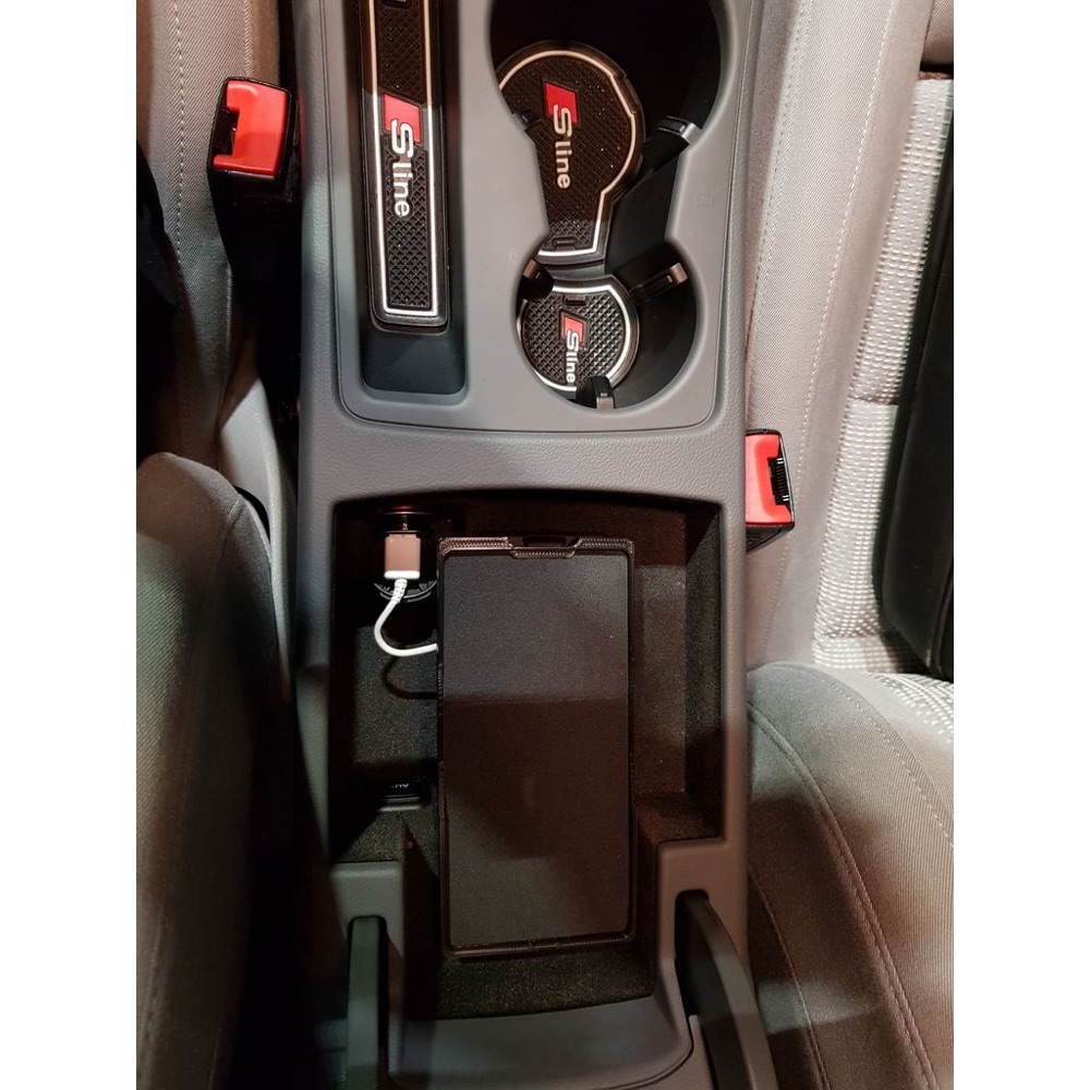 Audi A4 B8 Kol Dayama Kablosuz Şarj Yuvası