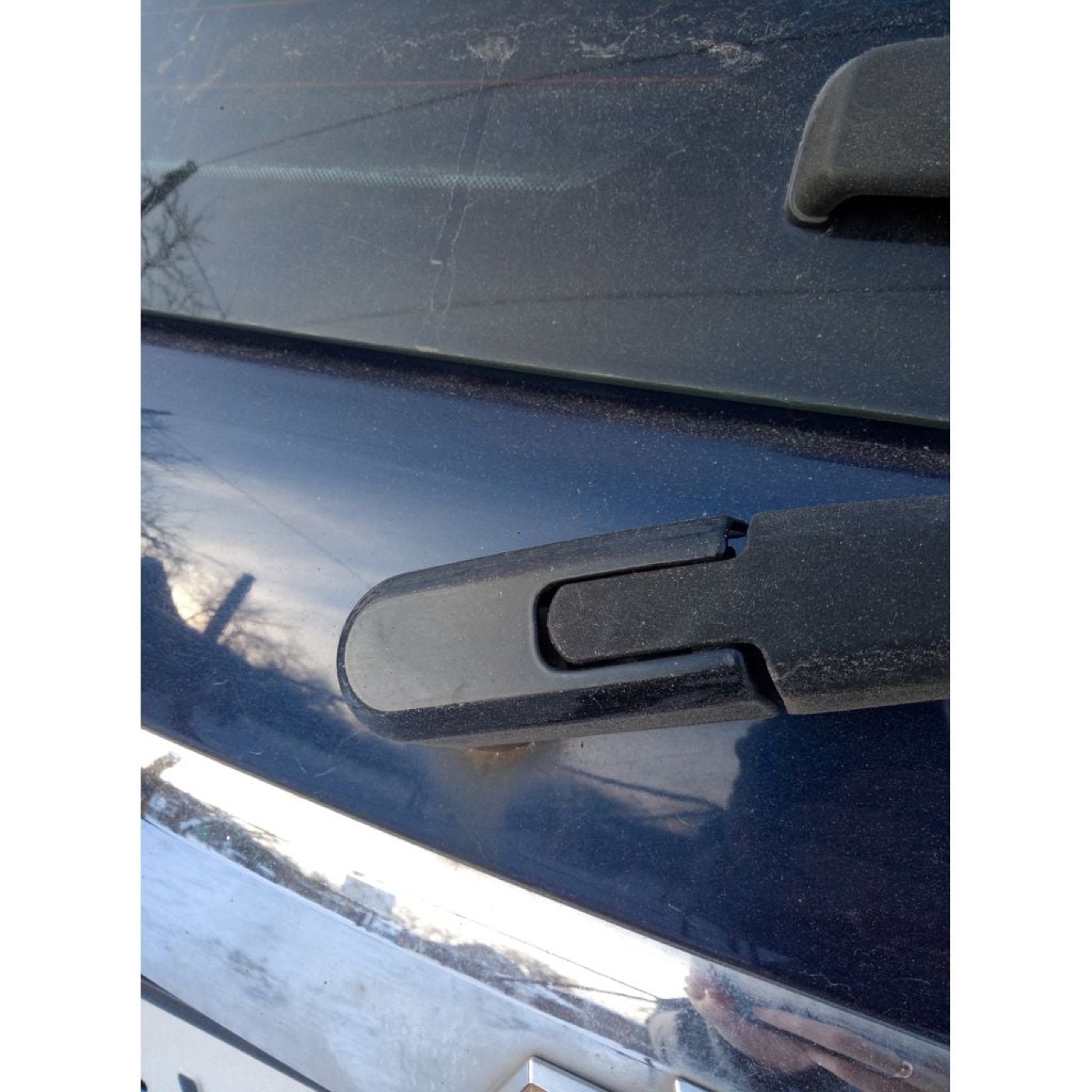 Chevrolet Captiva Arka Silecek Kapağı görsel 4