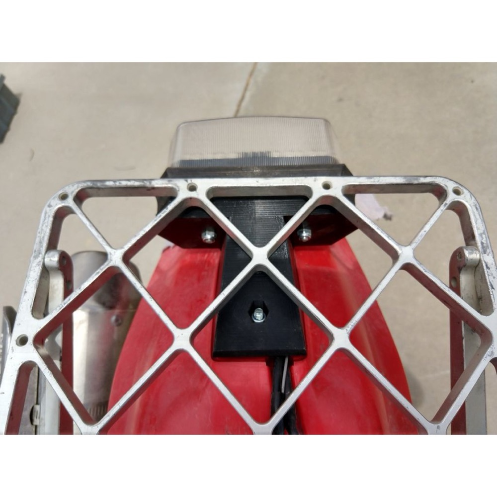 Honda Grom Stop Lambasının XR650L'e Montaj Braketi görsel 3