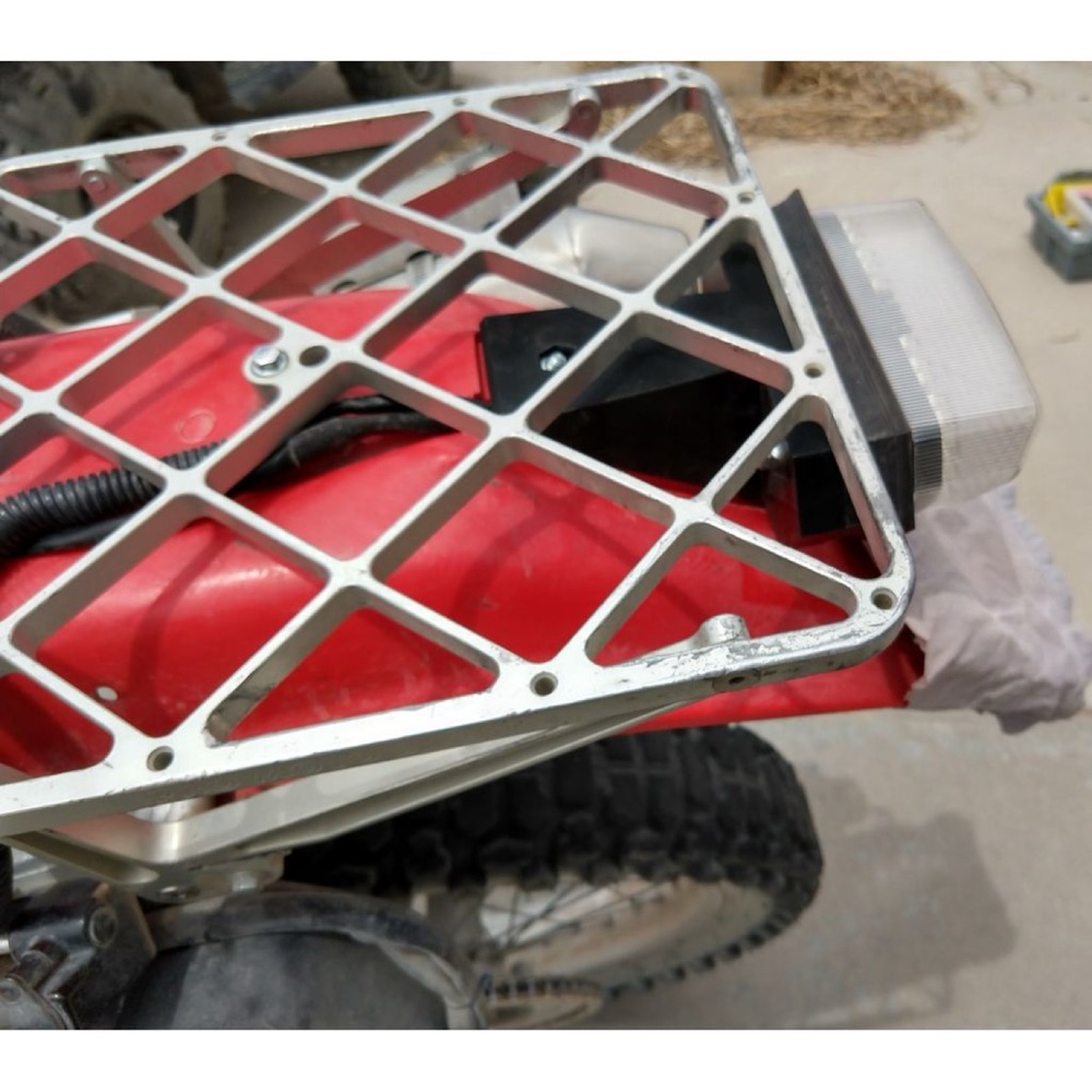 Honda Grom Stop Lambasının XR650L'e Montaj Braketi görsel 4