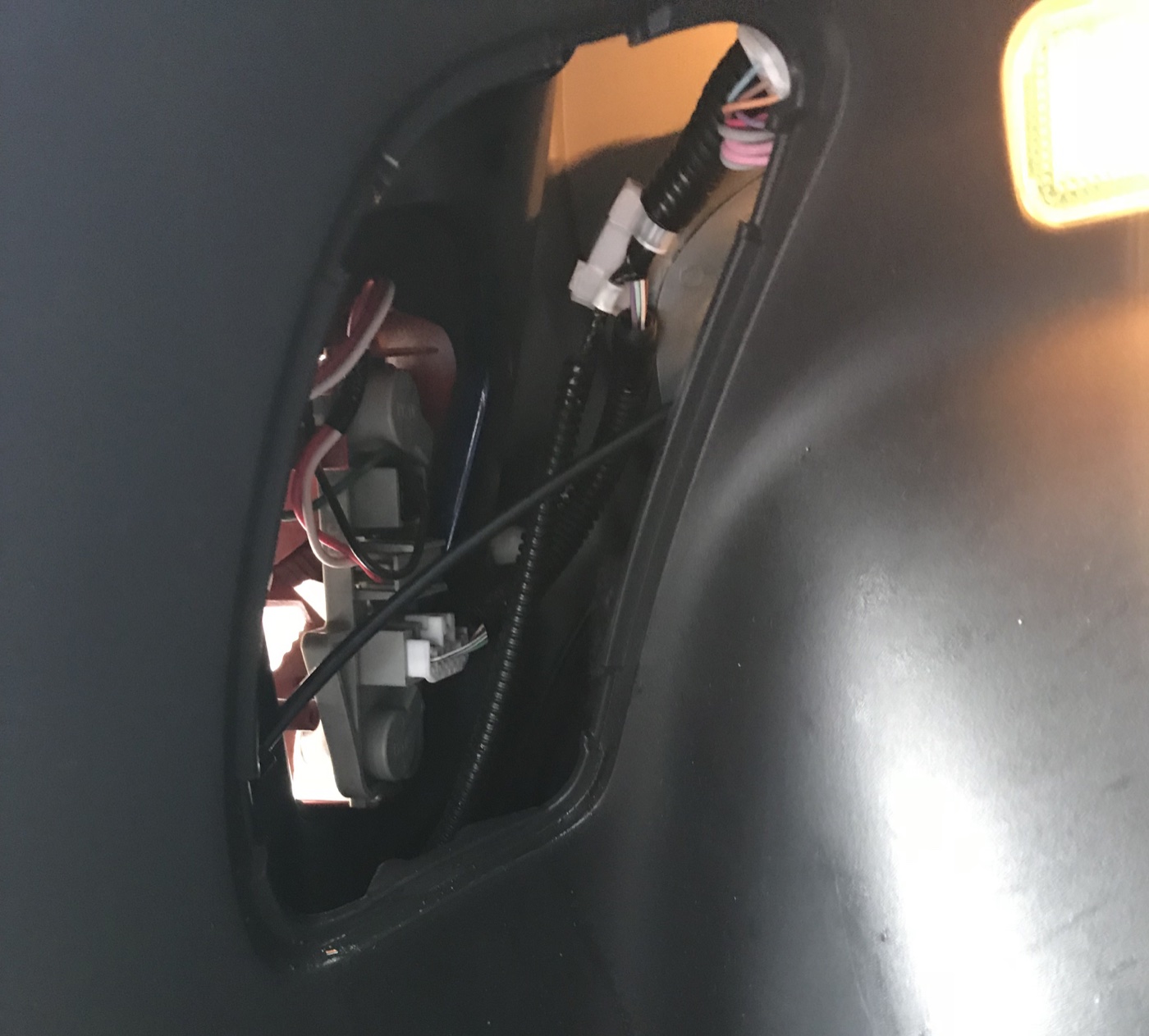 Stop Lambası T10 Anahtarı (Toyota Yaris 2007) görsel 3