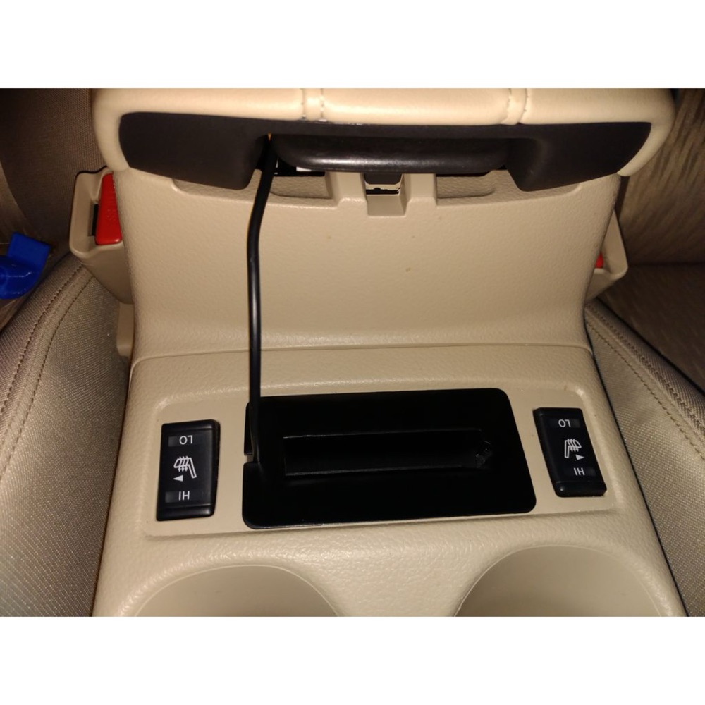 Nissan Rogue telefon şarj yuvası