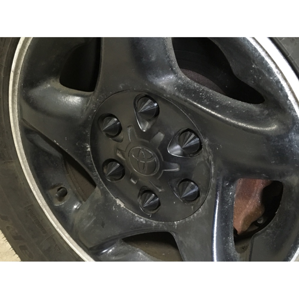 Toyota Tundra Çivili Bijon Kapakları görsel 2