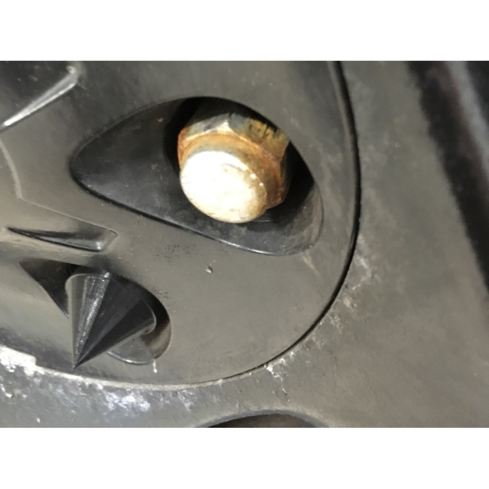 Toyota Tundra Çivili Bijon Kapakları görsel 3