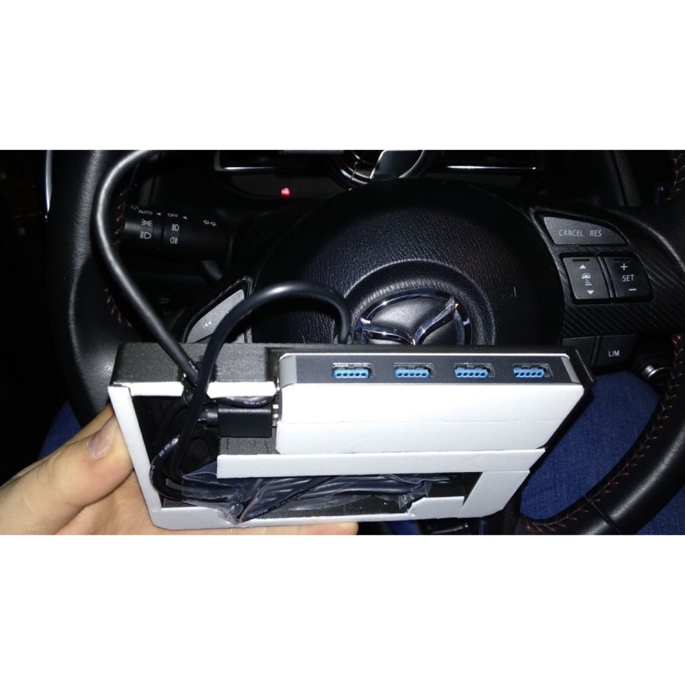 Mazda 3 USB Hızlı Şarj Modülü Yuvası görsel 2