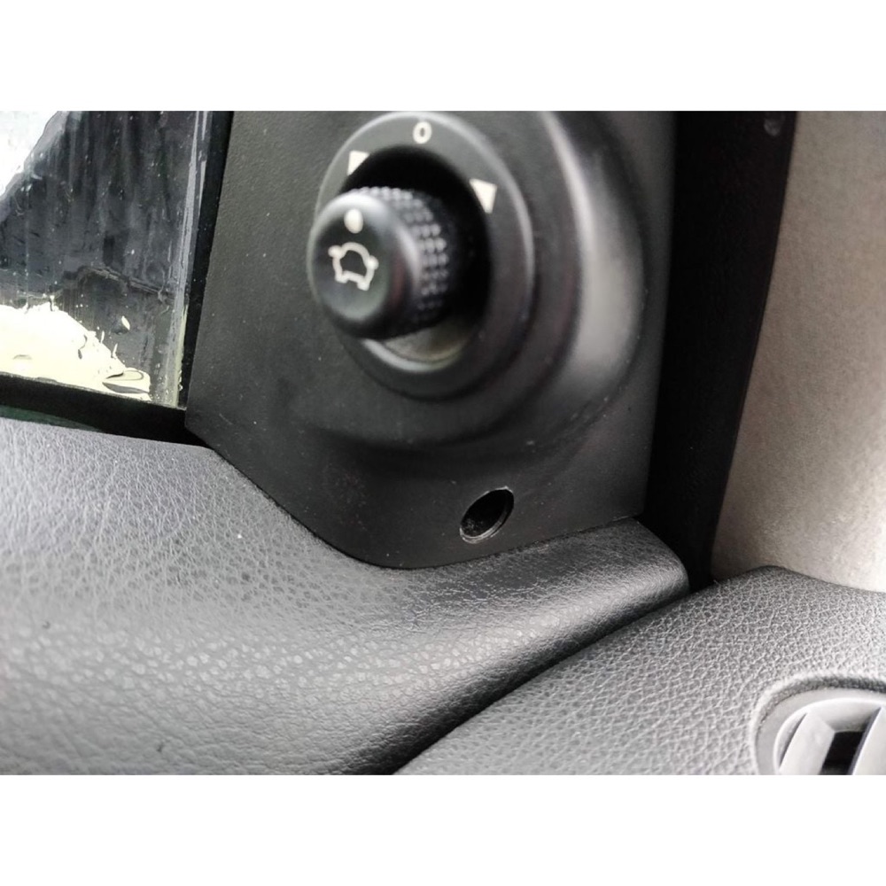 Ford Mondeo Mk3 İç Dikiz Aynası Vida Kapağı görsel 2