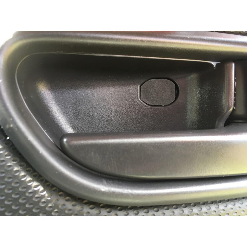 Subaru Forester Kapı Açma Kolu Vida Kapağı (SG, 2002-2008) görsel 3