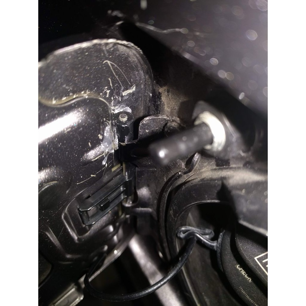 Toyota Sienna Yakıt Kapağı Üst Menteşesi (2012) görsel 2