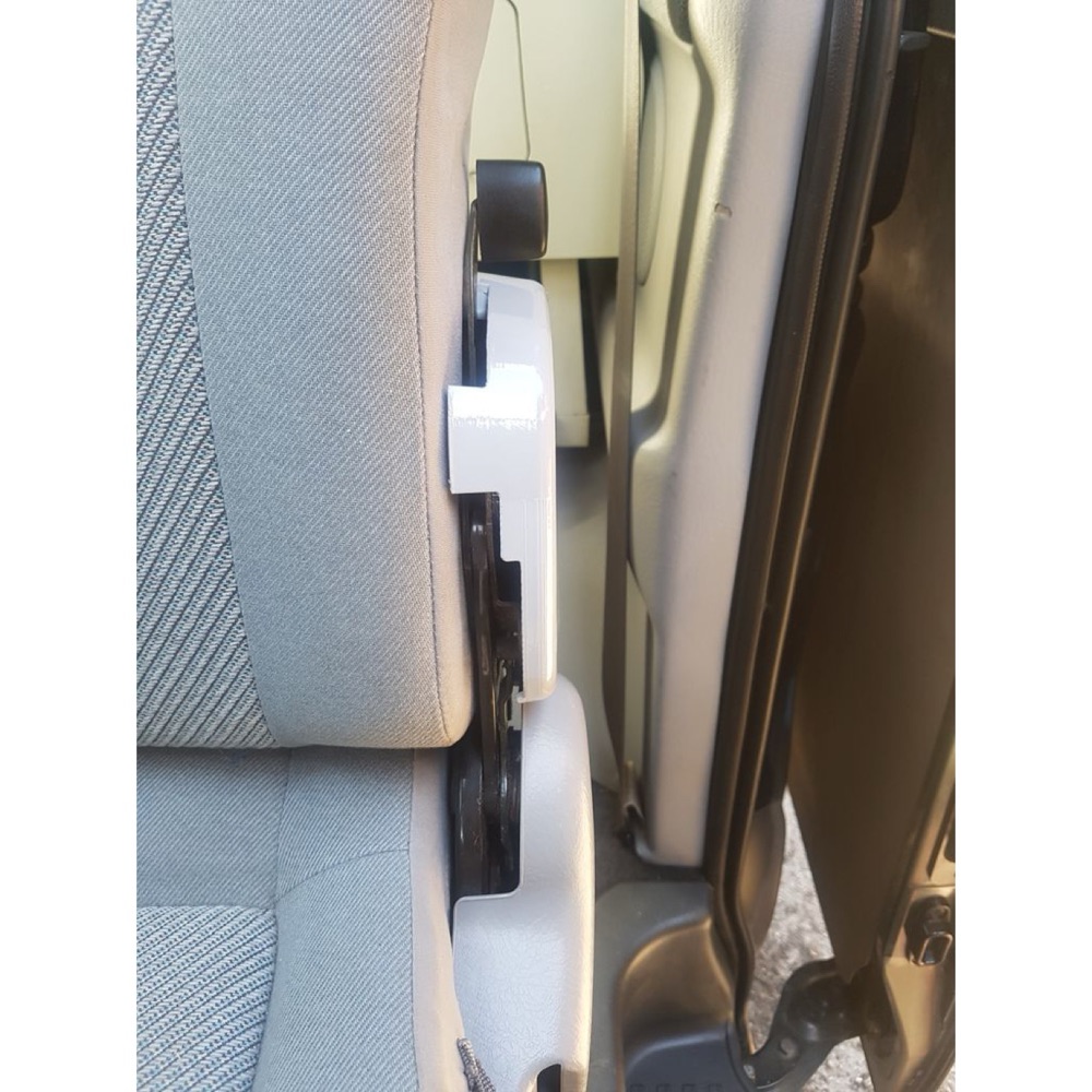 Mazda Bongo Koltuk Menteşe Üst Kapağı görsel 3