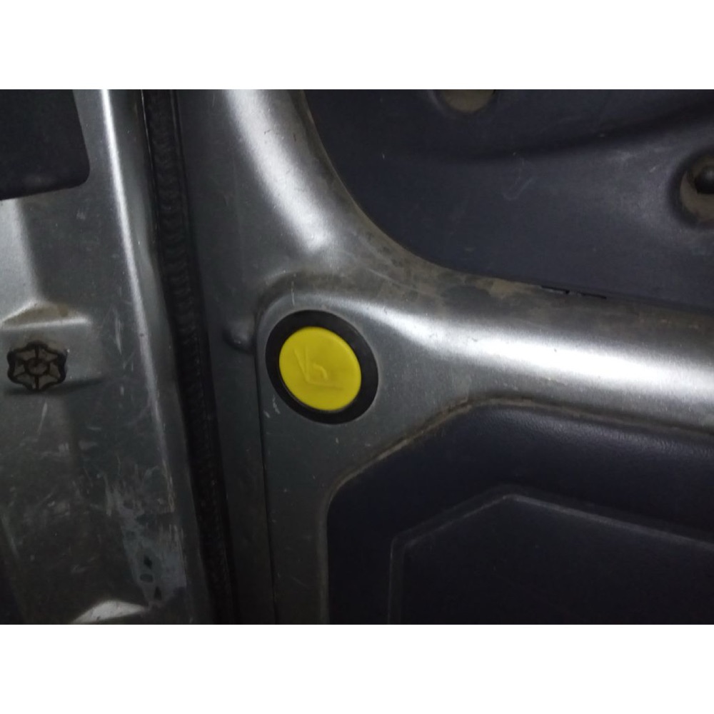 Ford Tourneo Arka Kapı Açma Düğmesi görsel 2