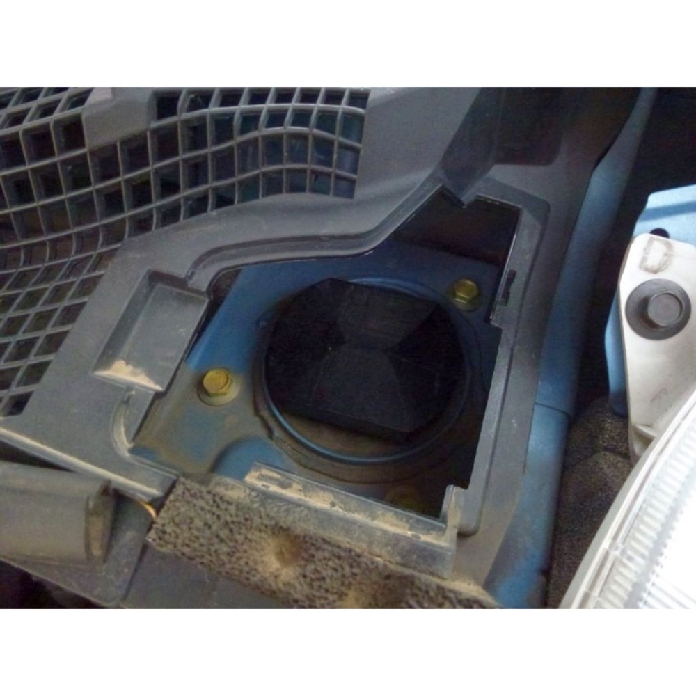 Nissan Leaf ön amortisör üst kapağı