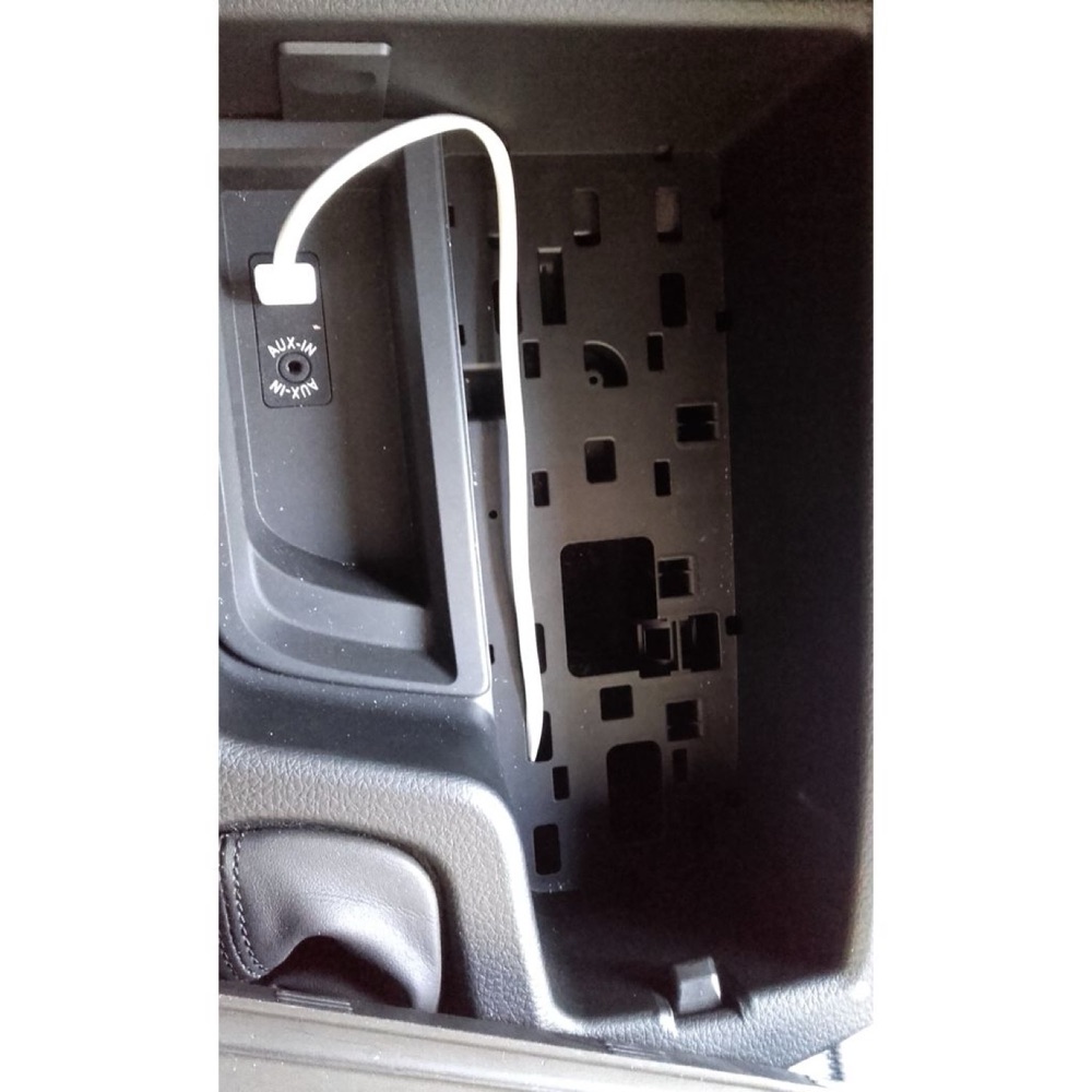Geçmeli iPhone Yuvası (BMW 3 Serisi F30/F31 Uyumlu) görsel 3