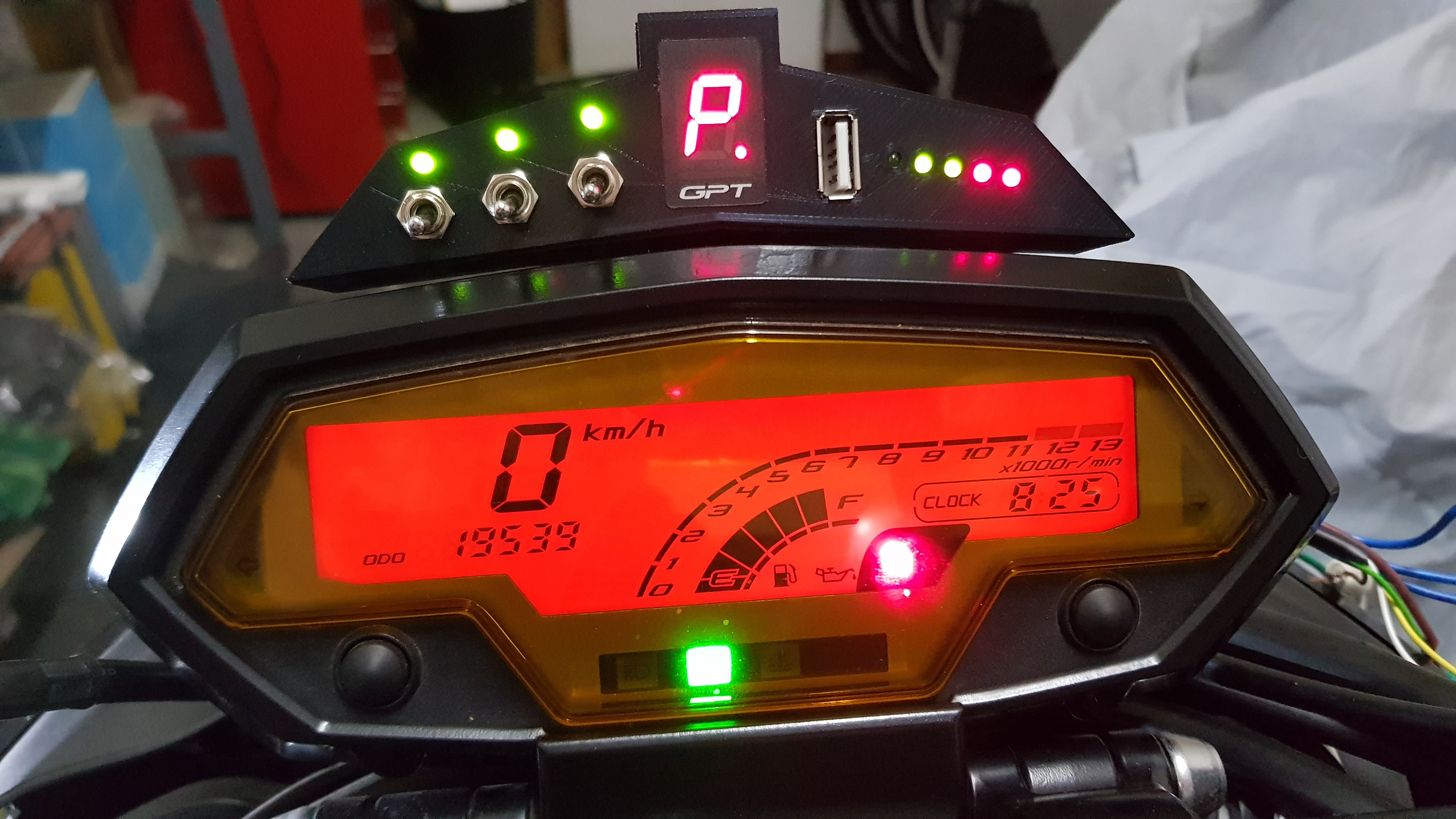 Kawasaki Z1000 (2010) USB/Aku Gostergesi Paneli