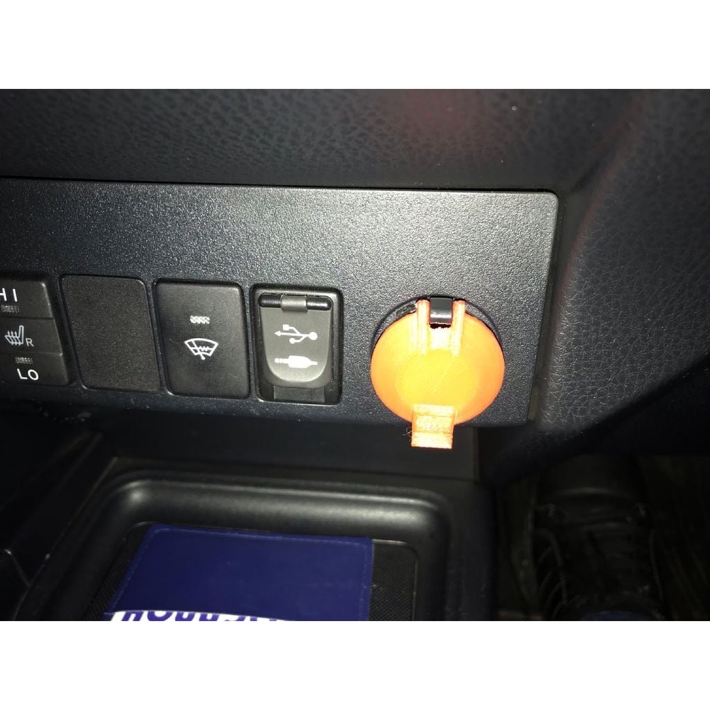 Toyota RAV4 çakmaklık kapağı