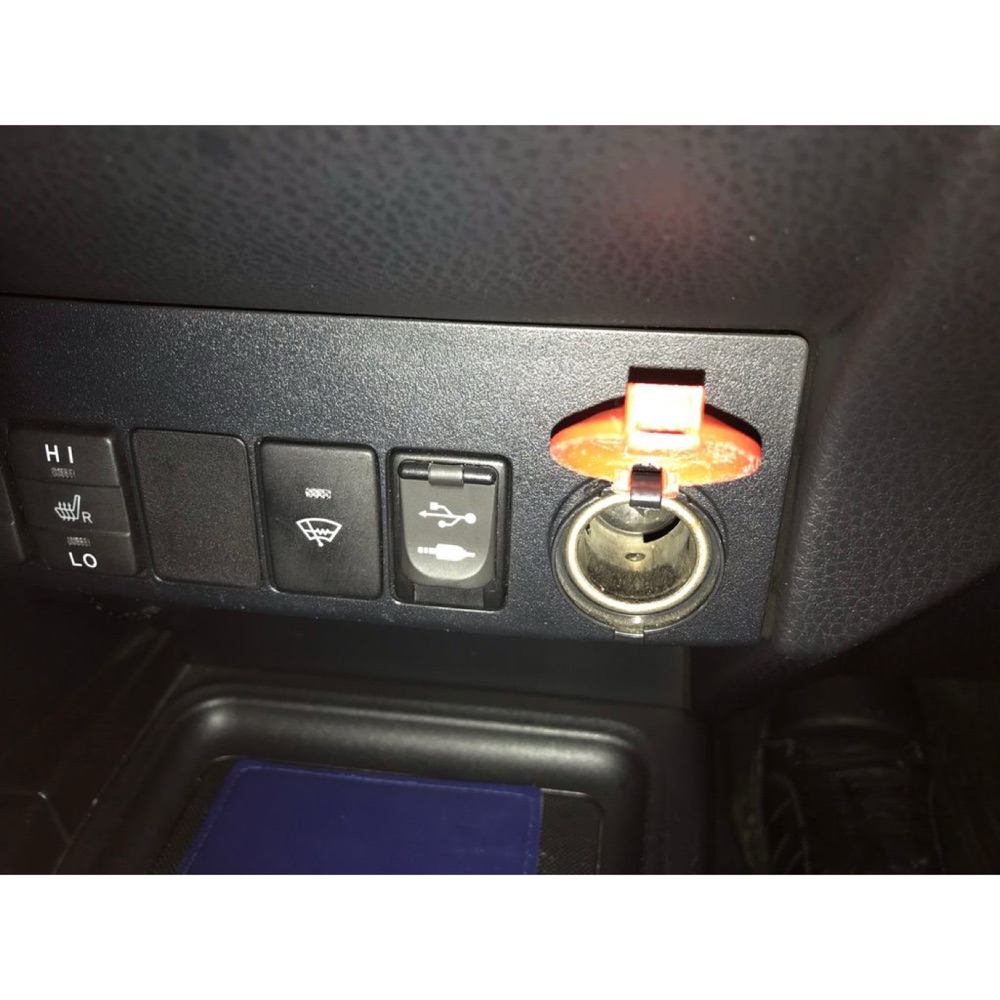 Toyota RAV4 çakmaklık kapağı görsel 2