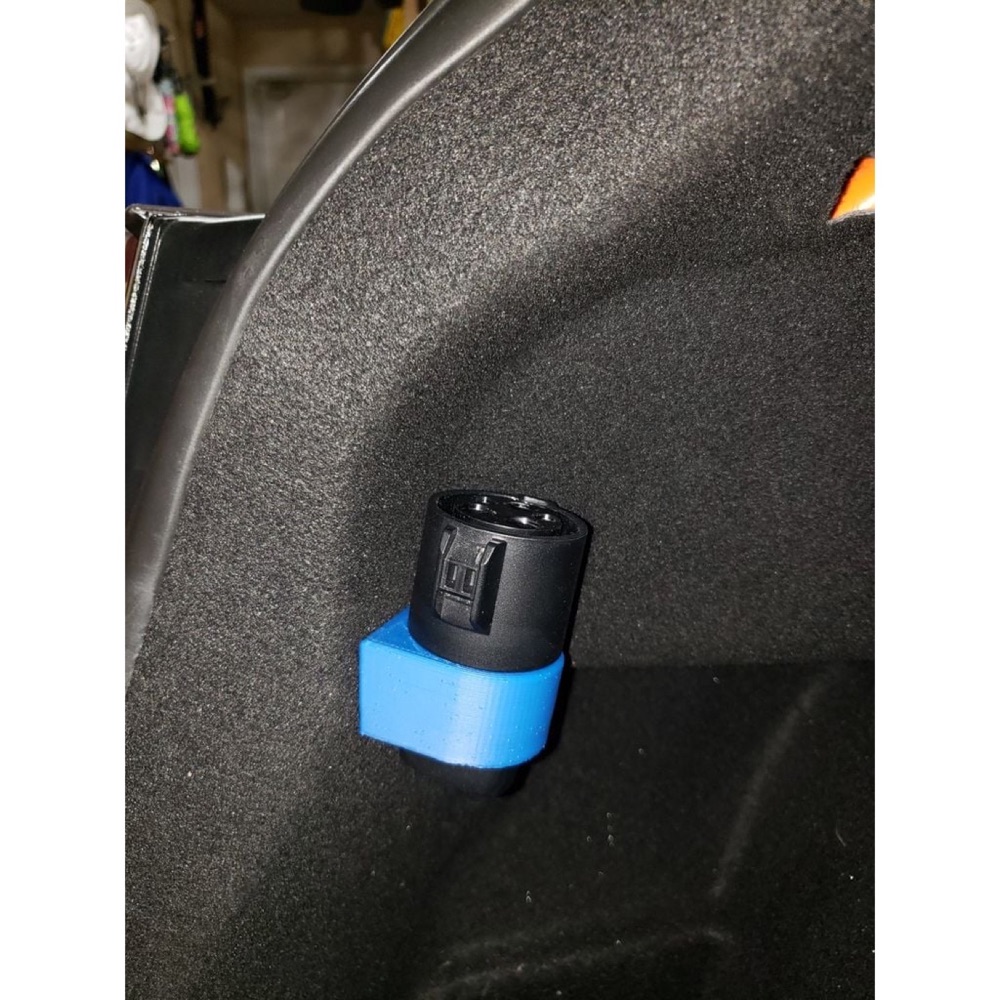 Tesla Model 3 Bagaj Şarj Adaptörü Tutucusu