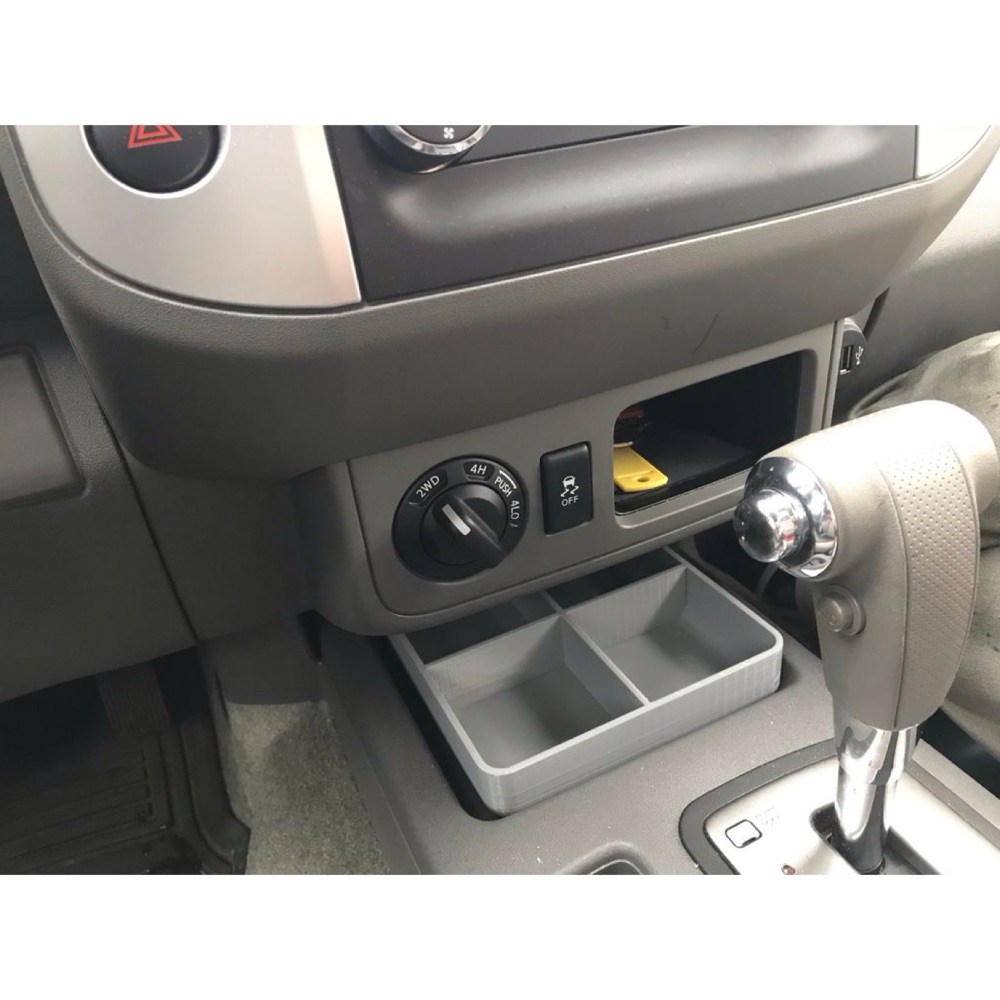 Nissan Frontier ön konsol altı düzenleyici