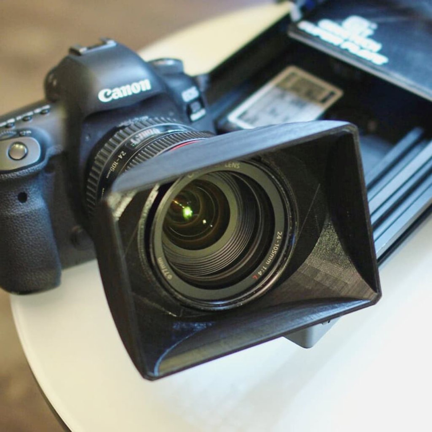 Canon 24-105 f/4L Lens için Kare Profilli ENG Tipi Parasoley (Mattebox Stili)