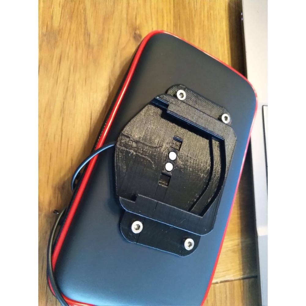 TomTom Rider Bag Mount USB charger görsel 2