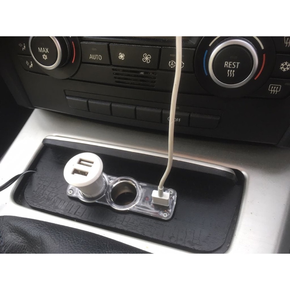 Çakmak/USB Aksesuar Plakası (BMW E90/E91 Uyumlu)