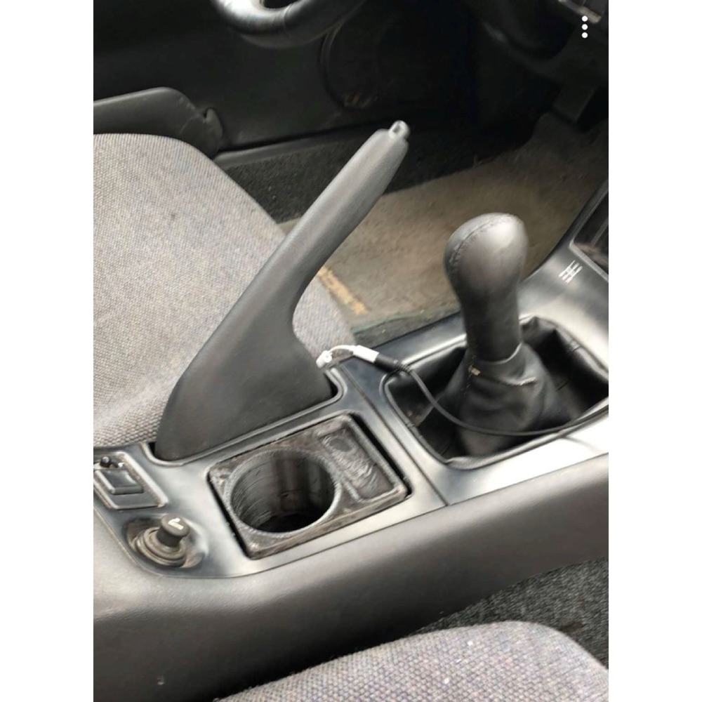 Nissan 240SX bardaklık