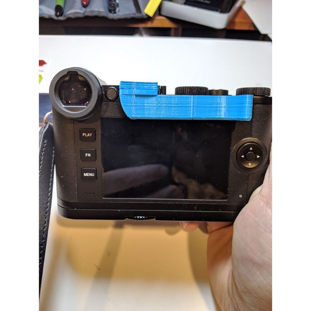 Leica CL Kamera İçin Başparmak Tutamağı (Thumbgrip) görsel 2