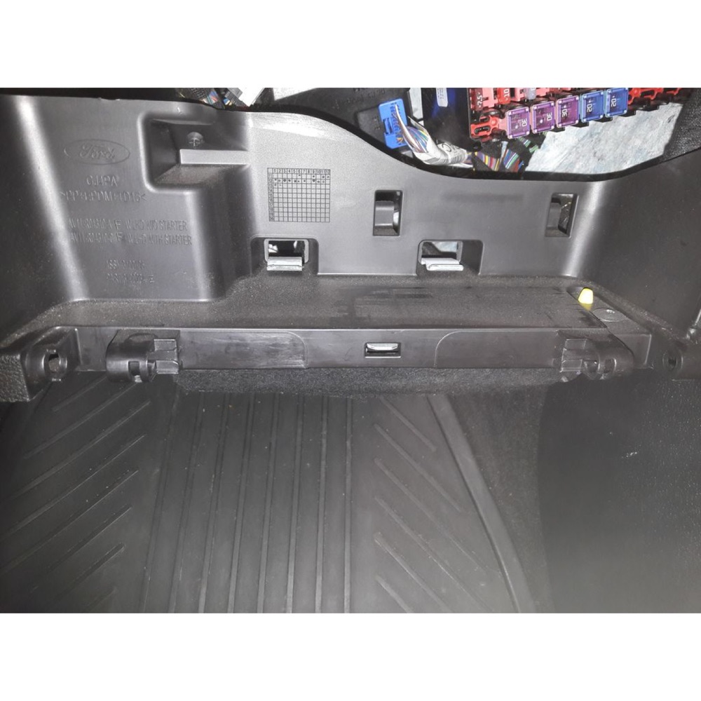 Ford B-Max Torpido Gözü Menteşesi görsel 3