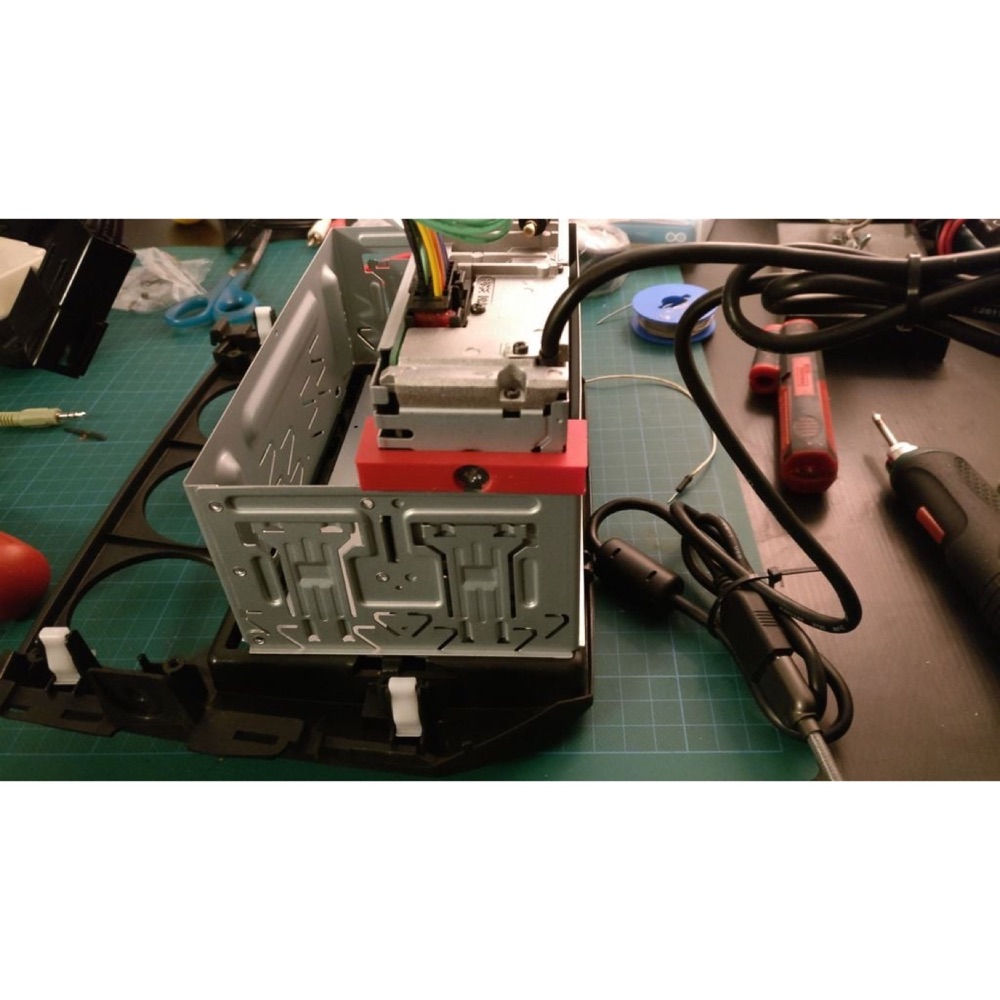 Mazda MX-5 Radyo Sabitleme Braketi Sony XAV-AX3005DB