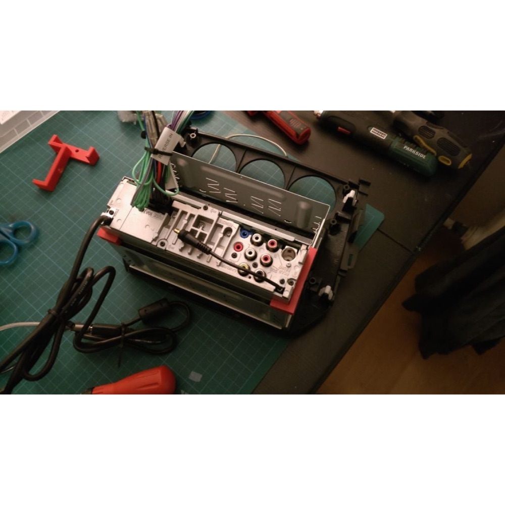 Mazda MX-5 Radyo Sabitleme Braketi Sony XAV-AX3005DB görsel 4