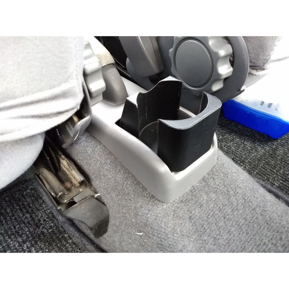 Nissan Micra el freni arkası bardaklık