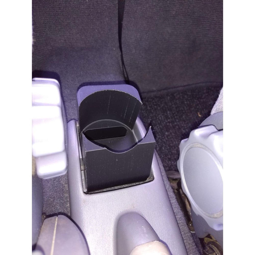 Nissan Micra el freni arkası bardaklık görsel 2