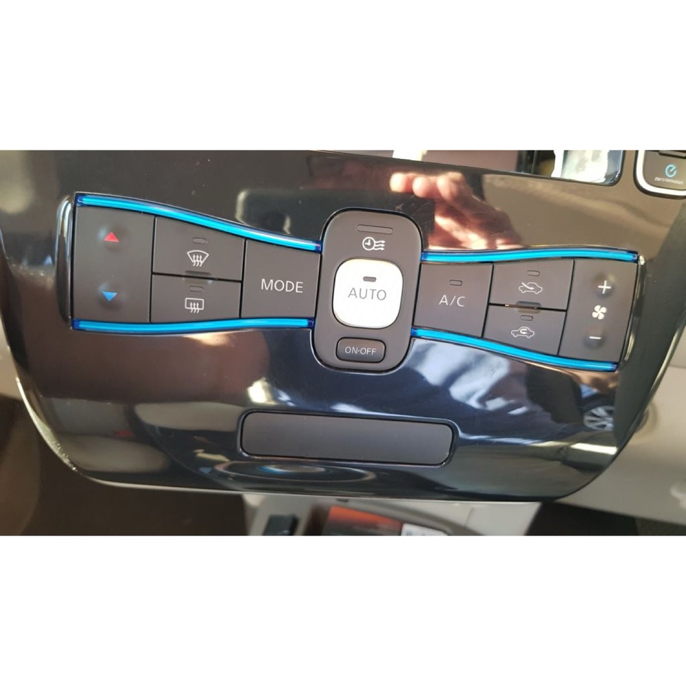 Nissan Leaf klima paneli altı telefon tutucu
