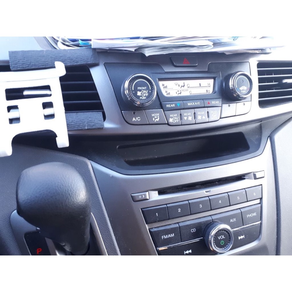 Honda Odyssey arka koltuk tablet tutucu standı görsel 3