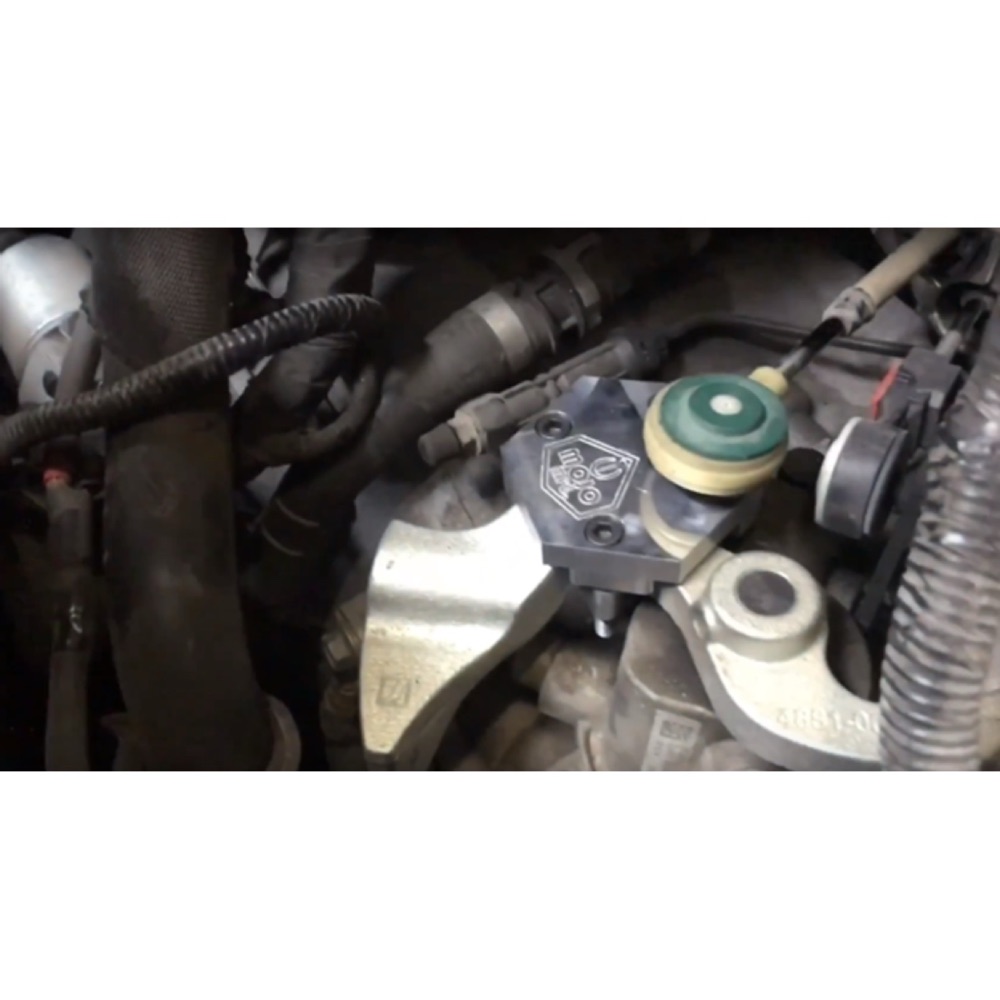 Ford Focus ST Kısa Vites Kolu Üst Parçası görsel 2