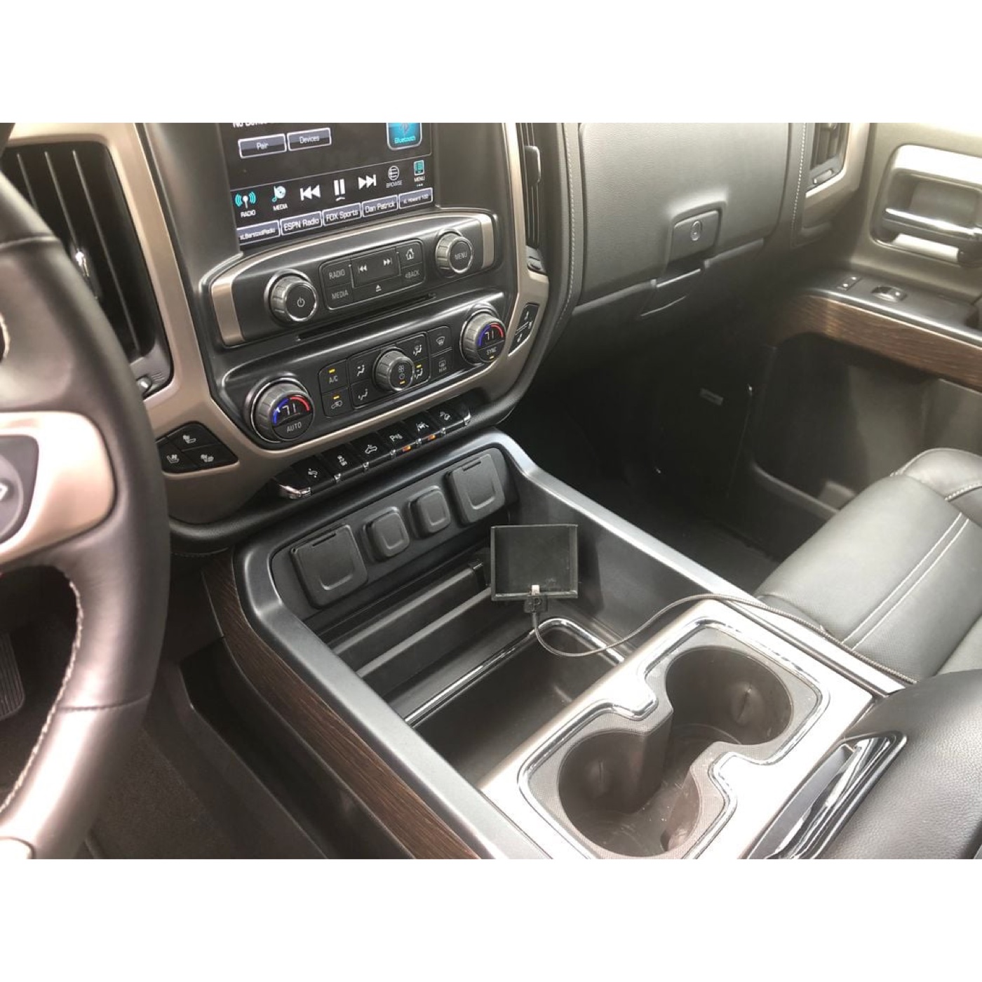 Chevrolet Silverado Telefon Tutucu görsel 2